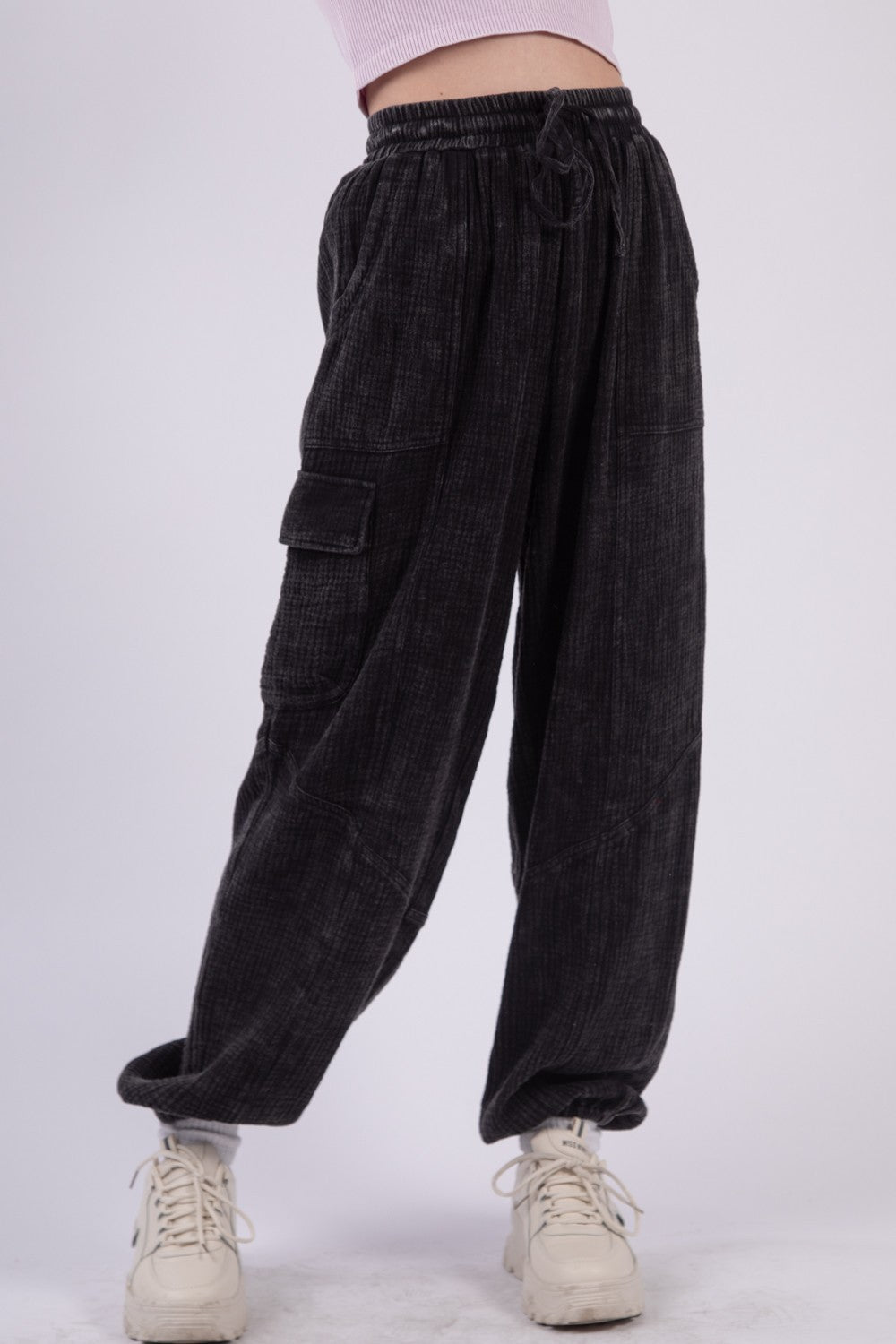 It’s a Breeze Washed Woven Crinkle Gauze Drawstring Cargo Pants in Black