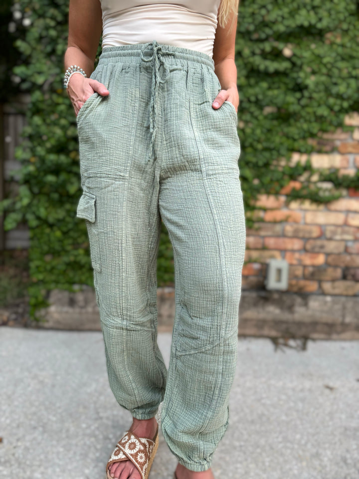 It’s a Breeze Washed Woven Crinkle Gauze Drawstring Cargo Pants in Sage