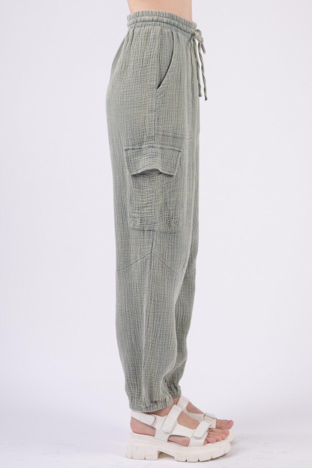 It’s a Breeze Washed Woven Crinkle Gauze Drawstring Cargo Pants in Sage