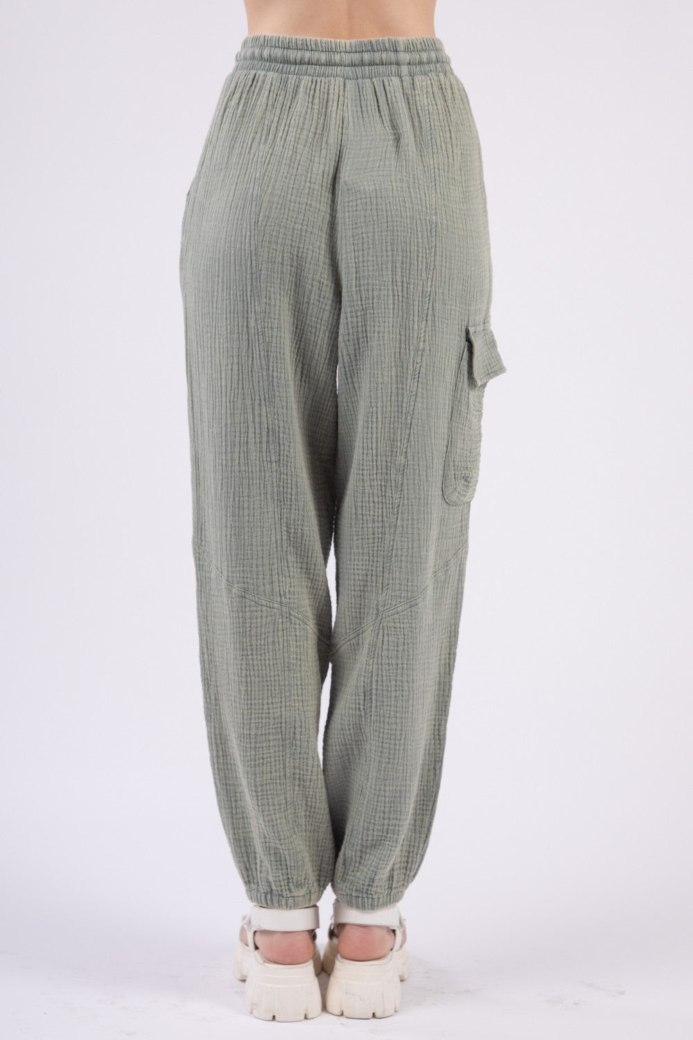 It’s a Breeze Washed Woven Crinkle Gauze Drawstring Cargo Pants in Sage