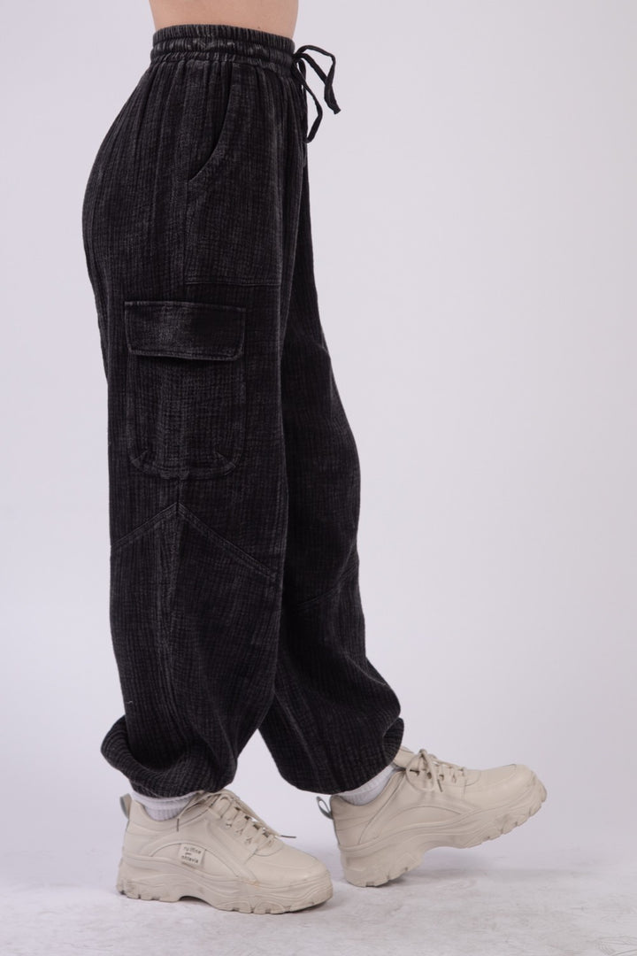 It’s a Breeze Washed Woven Crinkle Gauze Drawstring Cargo Pants in Black